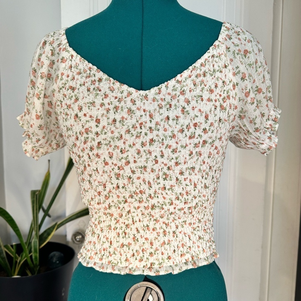 1 State Women's Short Puff Sleeve V-Neck Smock Top small